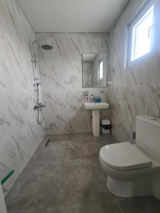 Hotel & Restaurant Frida Gjakova Bagian luar foto