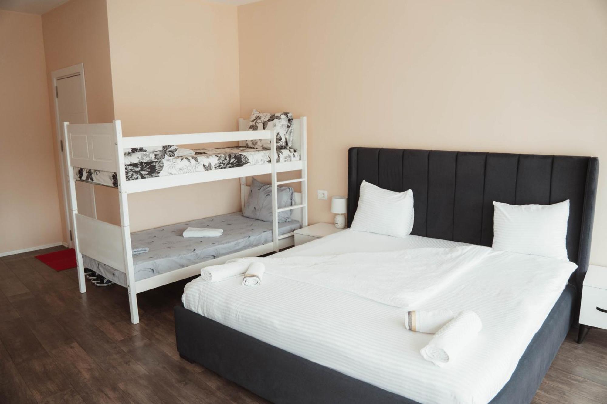 Hotel & Restaurant Frida Gjakova Bagian luar foto
